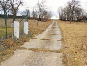 Obecní cesta k pozemku